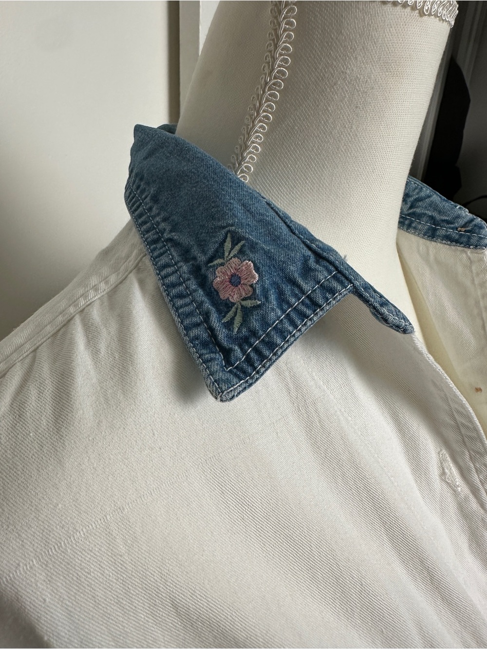 Vintage 100% Cotton Floral Emboridered Button Up Shirt - Picture 5 of 6